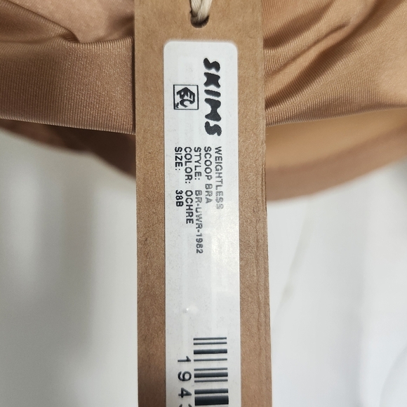 SKIMS Nude Weightless Scoop Bra - Picture 4 of 4